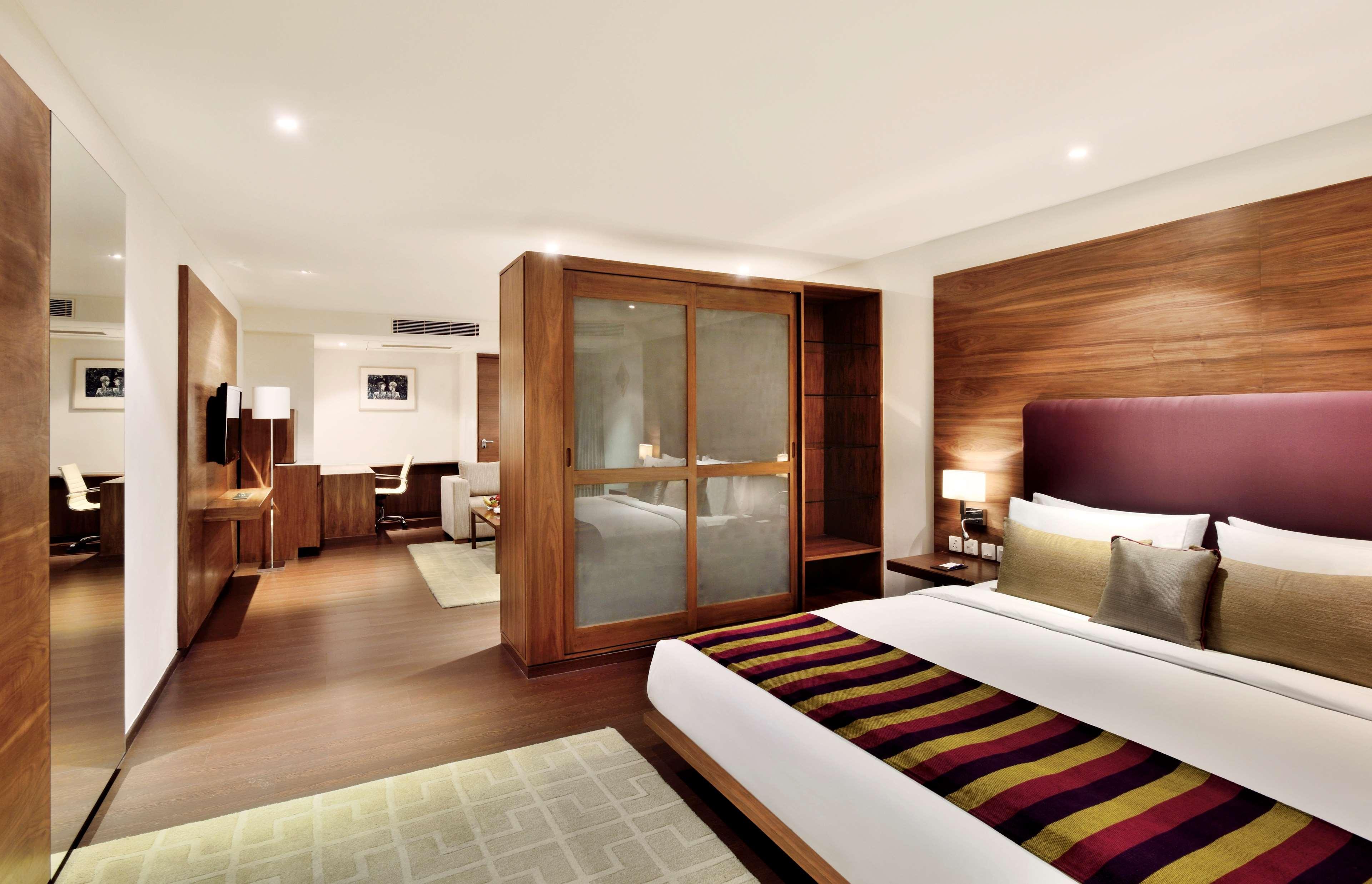 โรงแรมเรดิสันบลูพลาซ่า ไฮเดอราบัด บัญชรฮิลล์ ภายนอก รูปภาพ Suite room at The Park, New Delhi