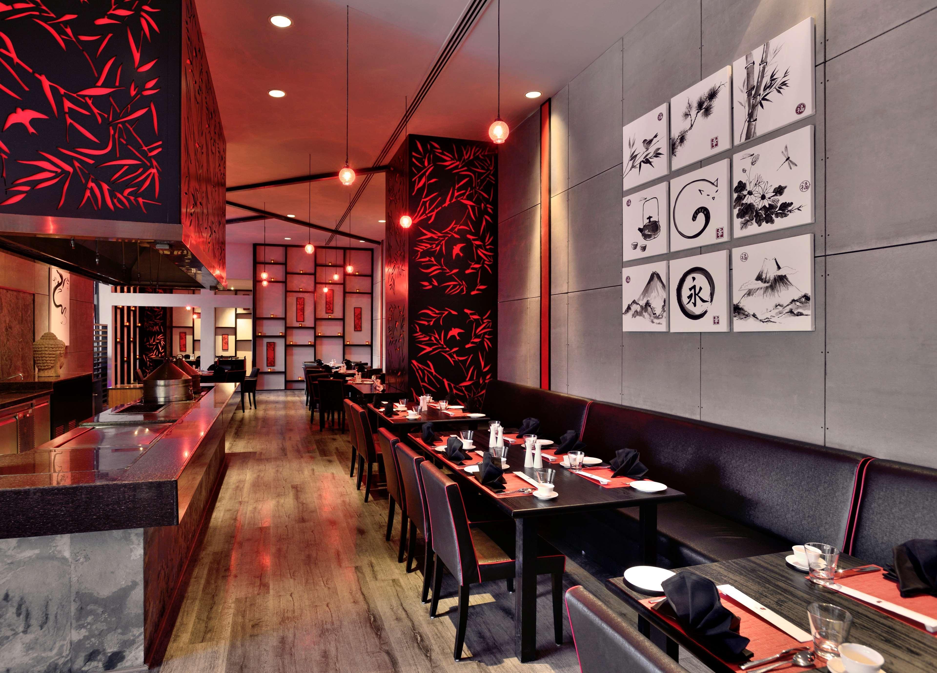โรงแรมเรดิสันบลูพลาซ่า ไฮเดอราบัด บัญชรฮิลล์ ภายนอก รูปภาพ Interior of a restaurant