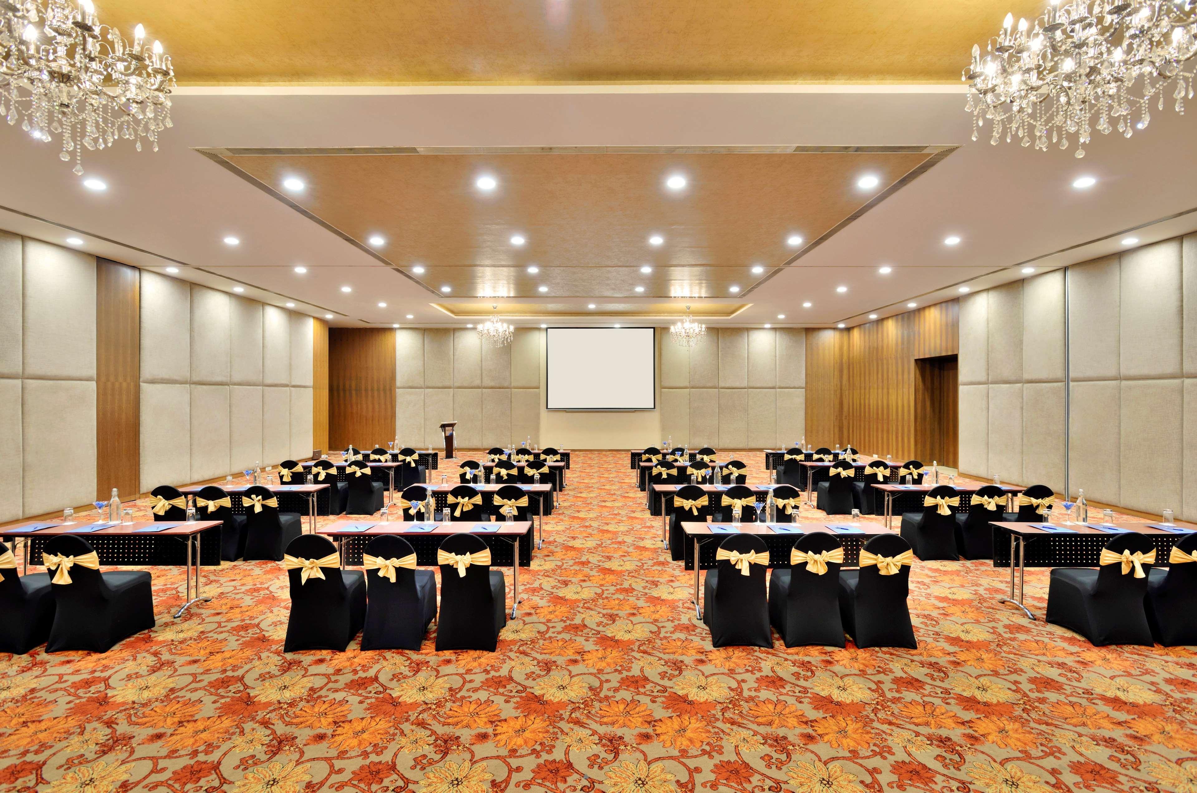 โรงแรมเรดิสันบลูพลาซ่า ไฮเดอราบัด บัญชรฮิลล์ ภายนอก รูปภาพ The Royal Hall