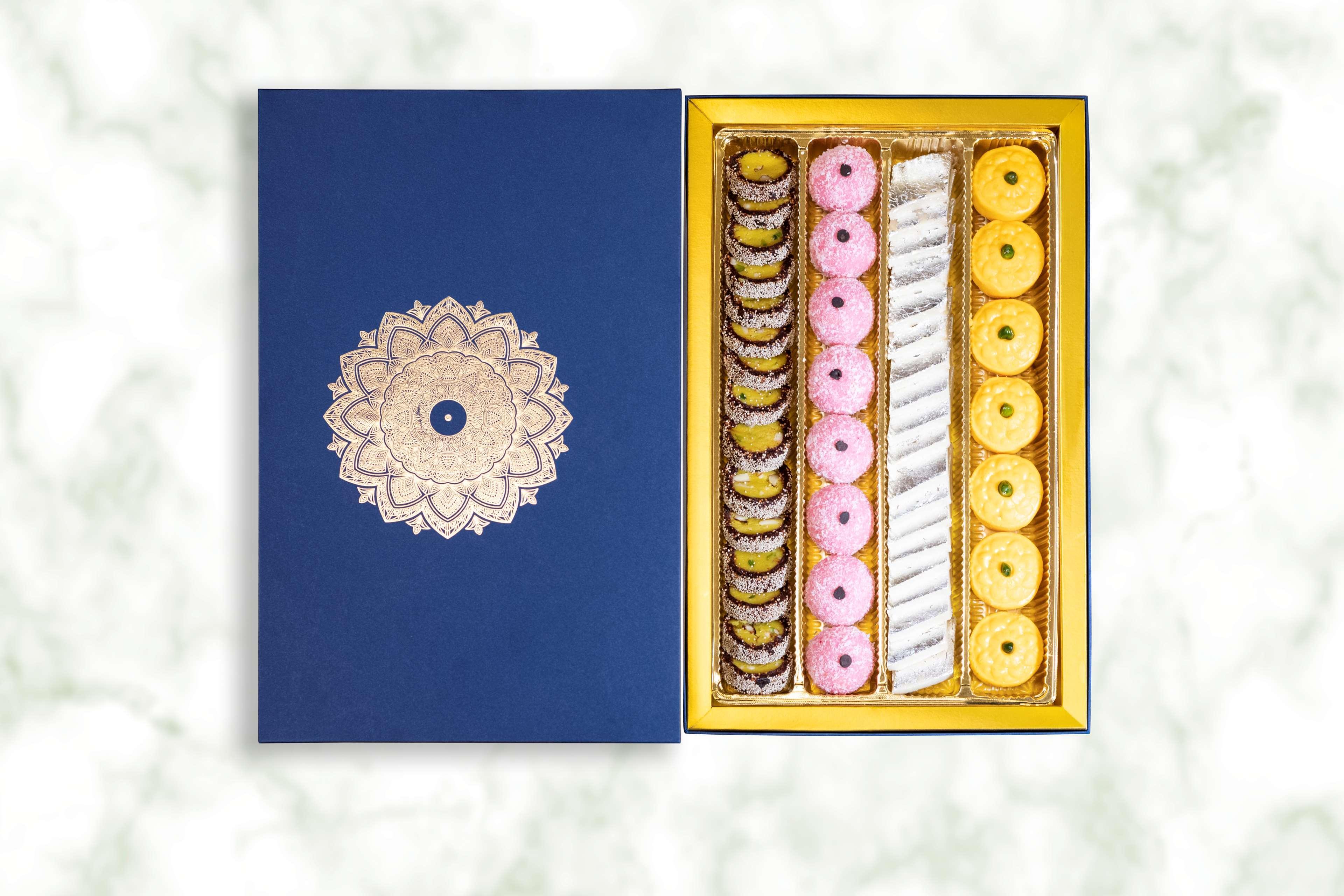 โรงแรมเรดิสันบลูพลาซ่า ไฮเดอราบัด บัญชรฮิลล์ ภายนอก รูปภาพ A box of assorted baklawa