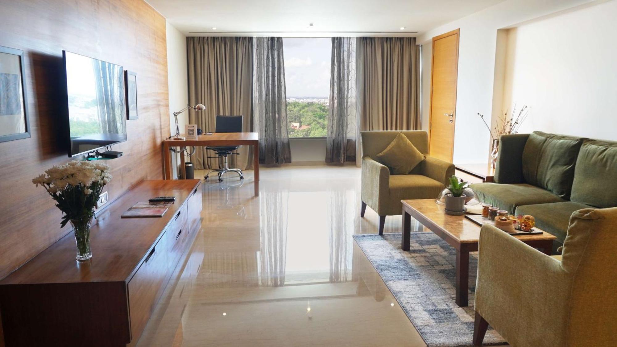 โรงแรมเรดิสันบลูพลาซ่า ไฮเดอราบัด บัญชรฮิลล์ ภายนอก รูปภาพ A typical suite at the hotel